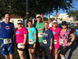 Great group of runners in Cocoa Village this hot winter(?) morning!